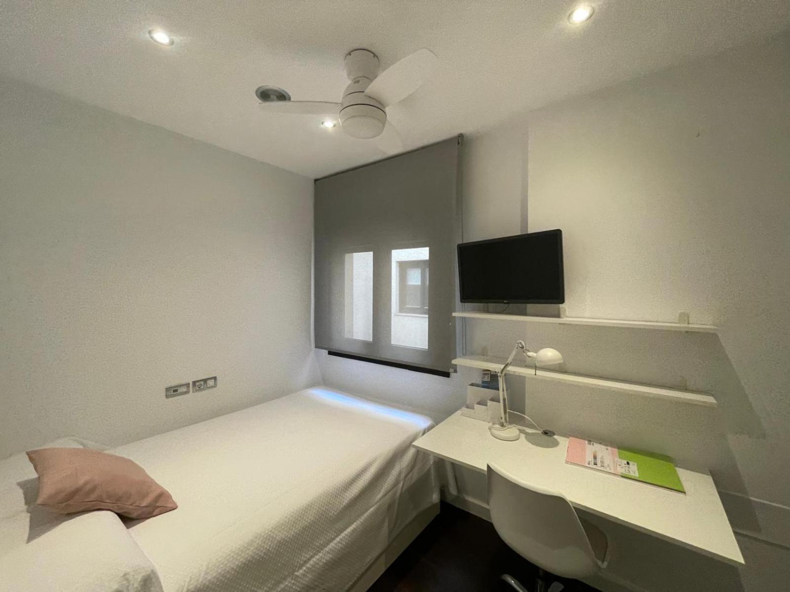 Moderno Apartamento Con Plaza De Garaje En Pleno Centro De Almería Eksteriør bilde